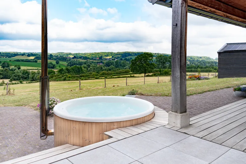 Houtgestookte hottub Skargards Rojal in Limburg