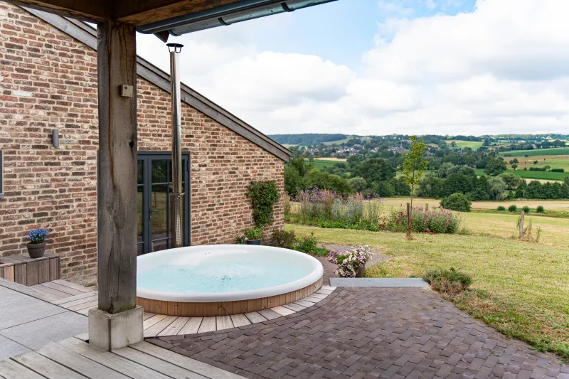 Skargards Rojal Hottub in Limburg met prachtig uitzicht 
