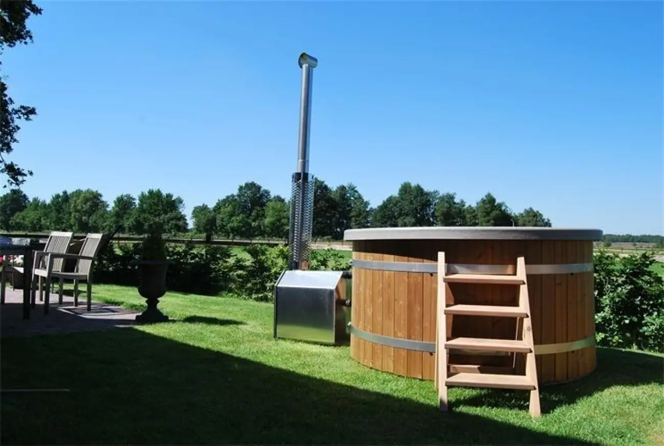 Ticra Outdoor houtgestookte hottub met externe kachel