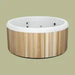 Bain nordique Ticra Classic sur un fond vert uni.