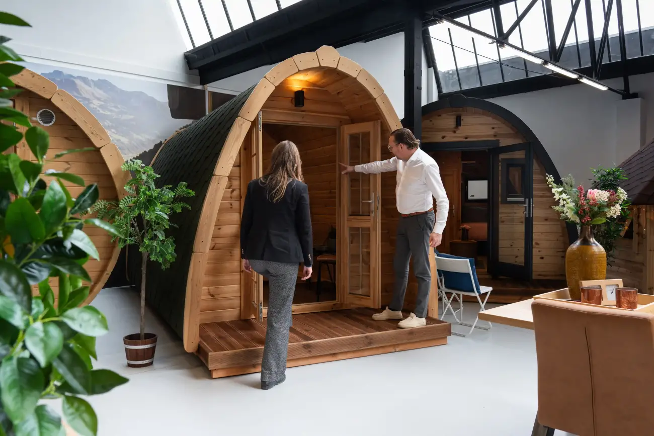 Glamping-Experte berät zum Camping Pod