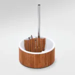 Vooraanzicht van de Skargards Panel hottub met interne kachel en houten afwerking