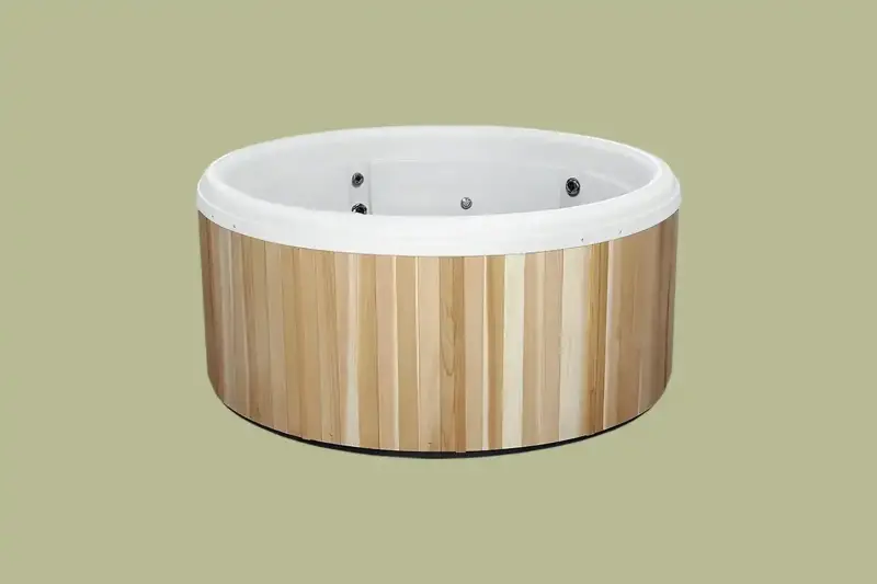 Bain nordique Ticra Classic sur un fond vert uni.