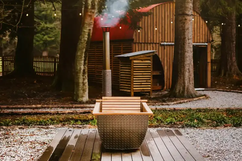 Baignoire extérieure Hikki Bohemen chauffée au bois pour le jardin