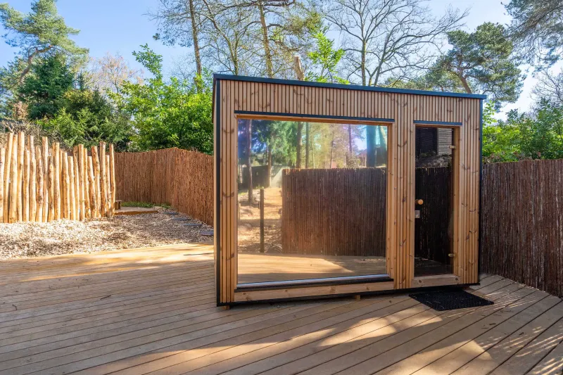 Moderne buitensauna bij Wildryck