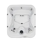 Vue du dessus du bain nordique Nordic Hottub Spa Retreat avec cuve intérieure en plastique HDPE et jets de massage