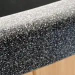 Kunststof bovenrand van Ticra Thermowood hottub