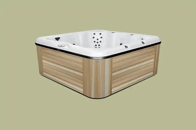 Bain nordique Nordic Hottub Spa avec finition en cèdre rouge et cuve intérieure en plastique HDPE