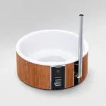 Vue de dessus du bain nordique Skargards Rojal avec coque ergonomique et poêle intégré