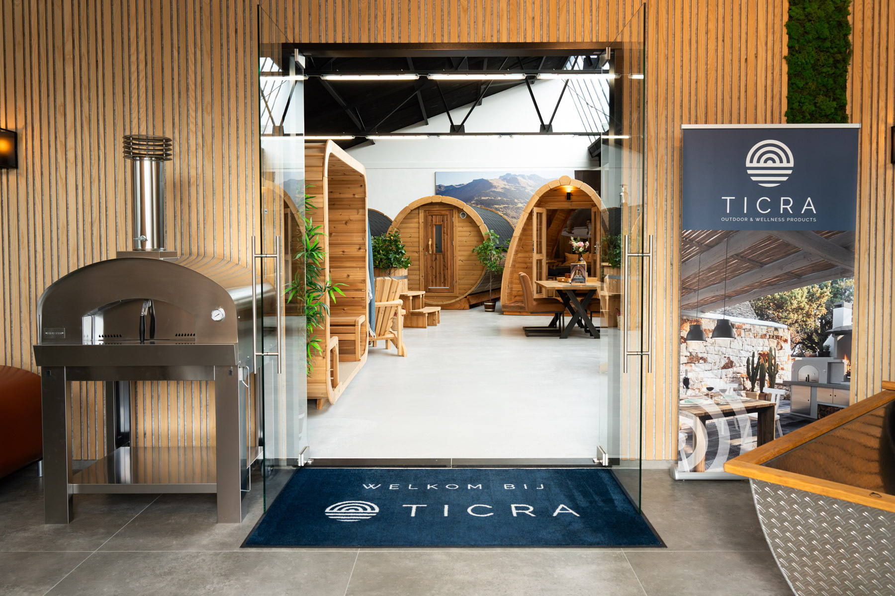 Ingang van de Ticra Outdoor showroom in Maastricht, nabij de grens met België en Duitsland.