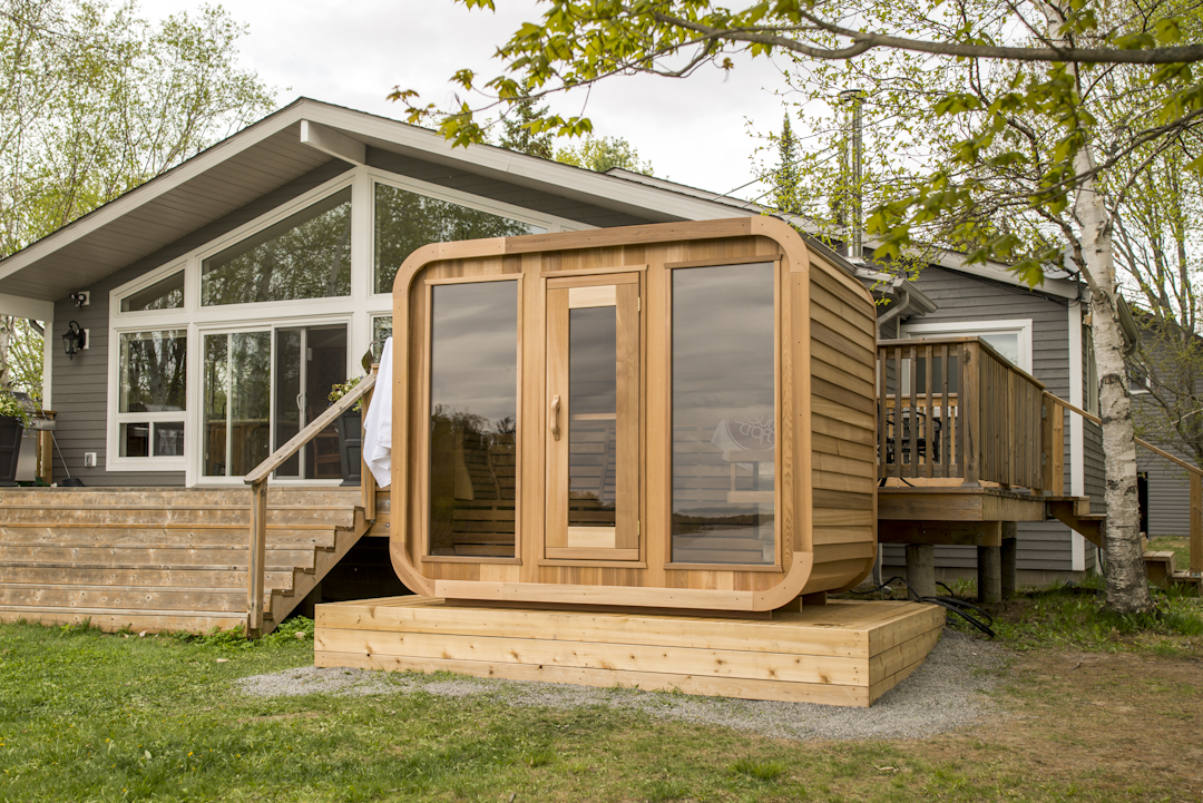 Luna buitensauna vierkant model met afgeronde hoeken van red cedar hout