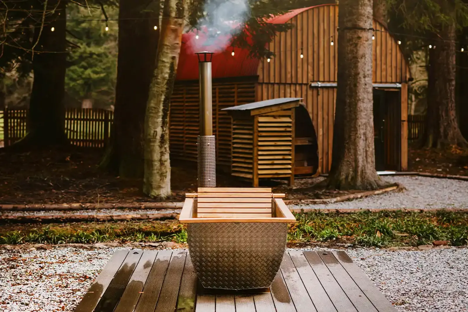 Baignoire extérieure Hikki Bohemen chauffée au bois pour le jardin